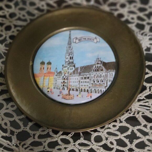 Munchen Germany Souvenir Porcelain and Brass Plate Wall decor Home Vintage